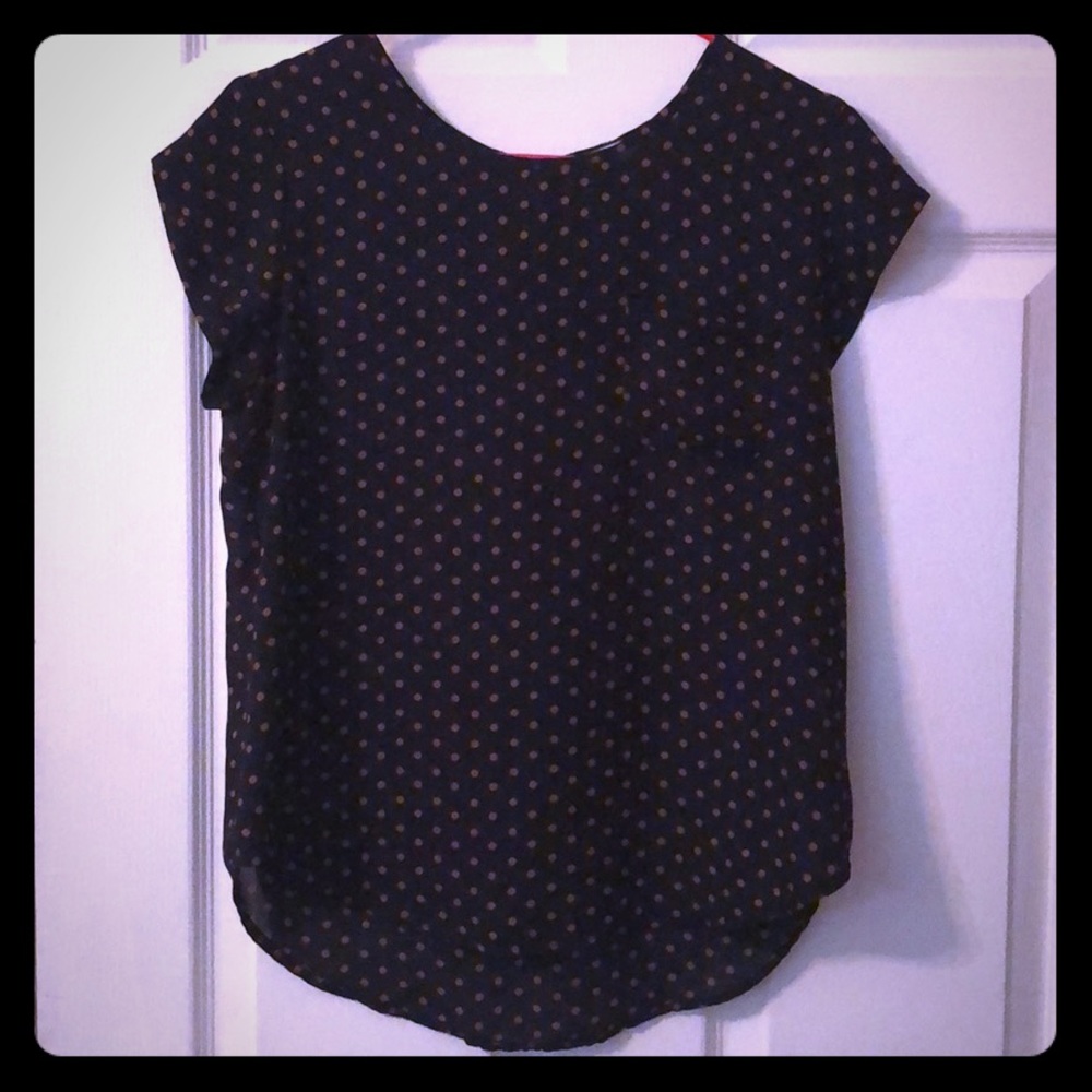 Dark Blue blouse w/ tan polkadots & pouch pocket